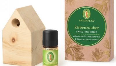 Geschenkset Zirbenzauber -  Zirbelkiefer bio* 5ml, Zirbenhaus (BxTxH) 4,4 x 4,4 x 9,6 cm