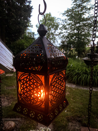 Berzaubernde Laterne - Orientalisches Licht mit Blume des Lebens H: 23 cm, B: 11,5 cm