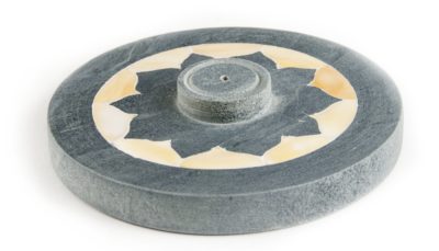 Runder Specksteinhalter – Lotusblume mit Perlmutteinlage – für Stäbchen und Kohle Ø 10 cm