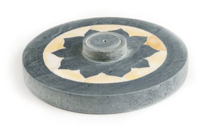 Runder Specksteinhalter - Lotus mit Perlmutteinlage Ø ca. 10 cm